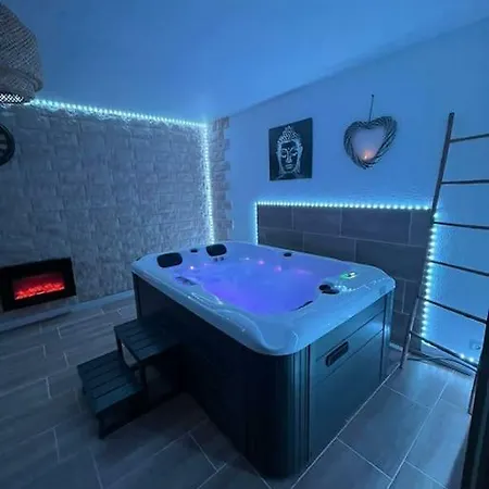 Jacuzzi شقة *