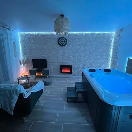 شقة Jacuzzi